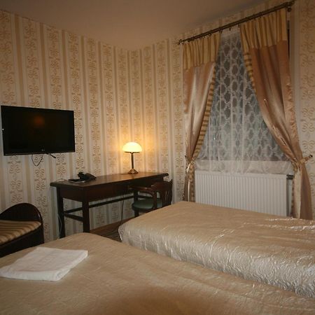 Dwor Ostoia Hotel Rymanów Cameră foto
