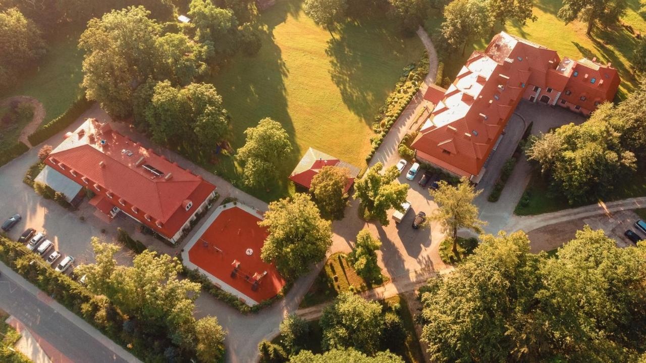 Dwor Ostoia Hotel Rymanów Exterior foto