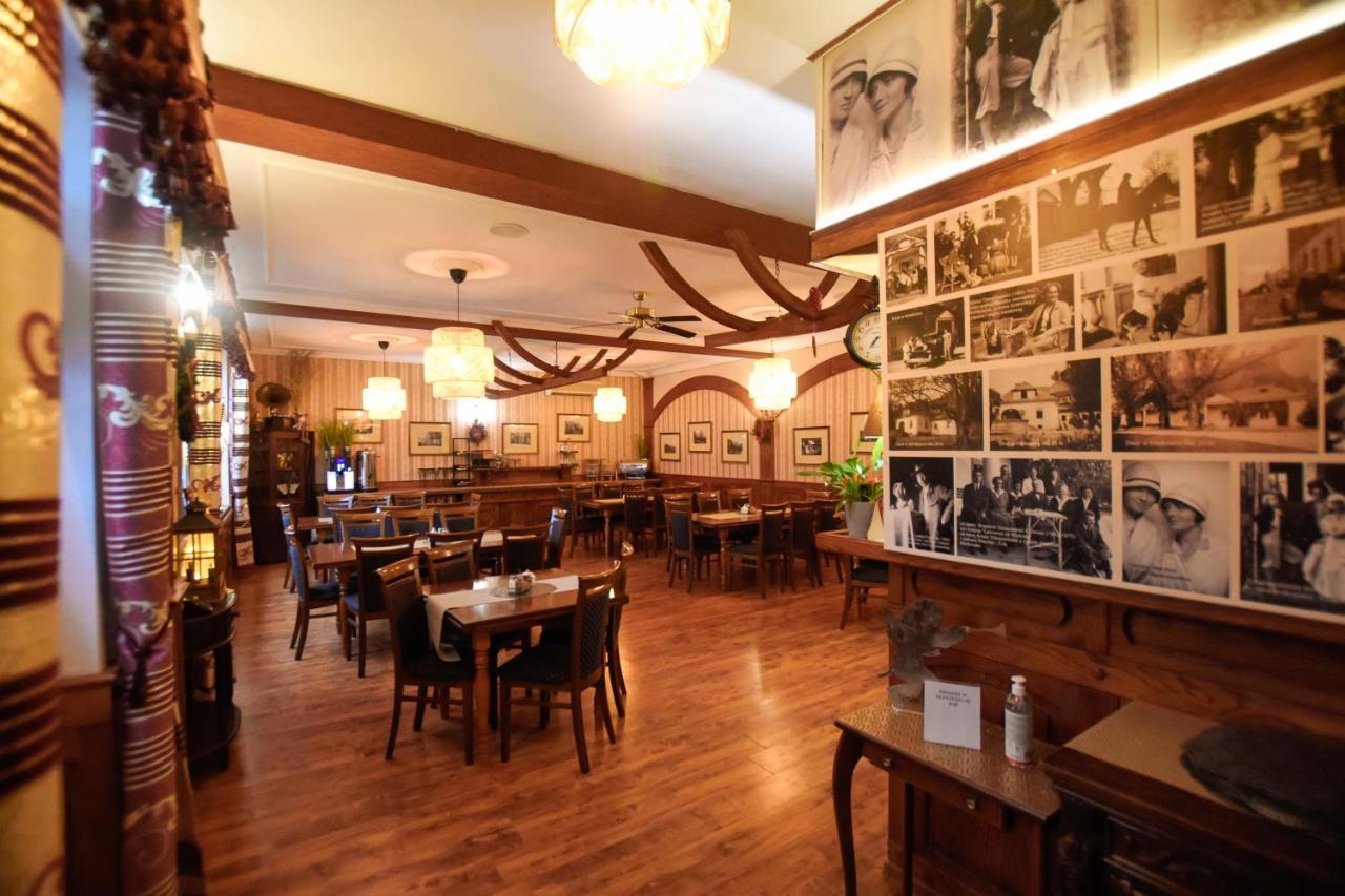 Dwor Ostoia Hotel Rymanów Exterior foto