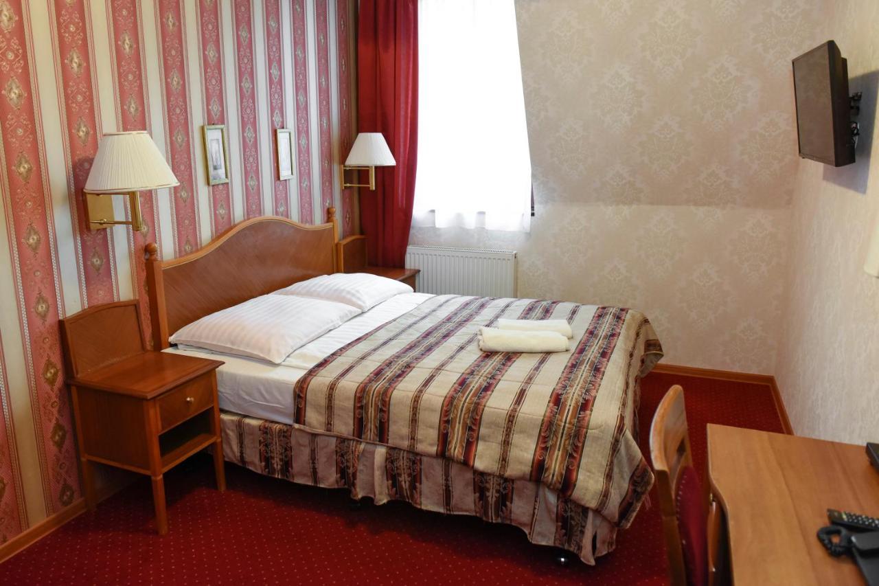 Dwor Ostoia Hotel Rymanów Exterior foto