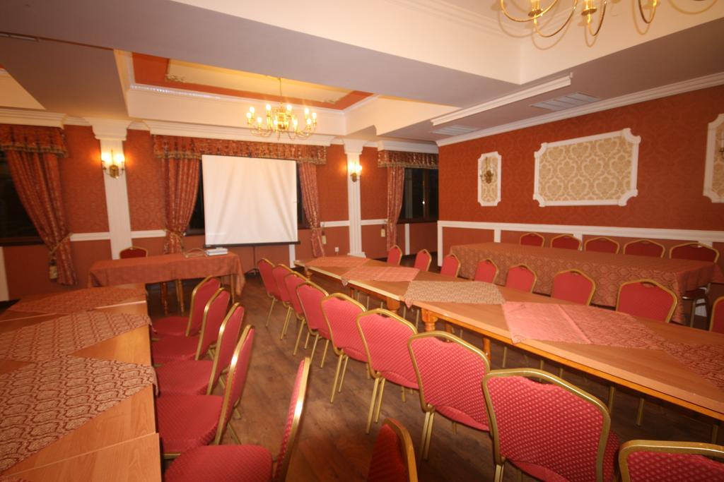 Dwor Ostoia Hotel Rymanów Exterior foto