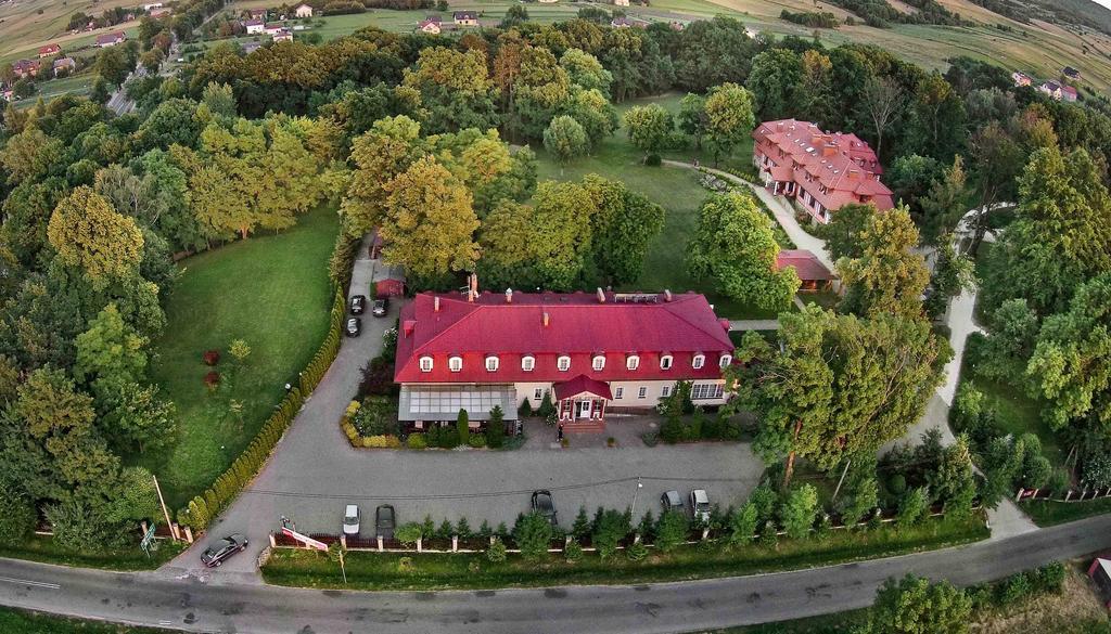 Dwor Ostoia Hotel Rymanów Exterior foto