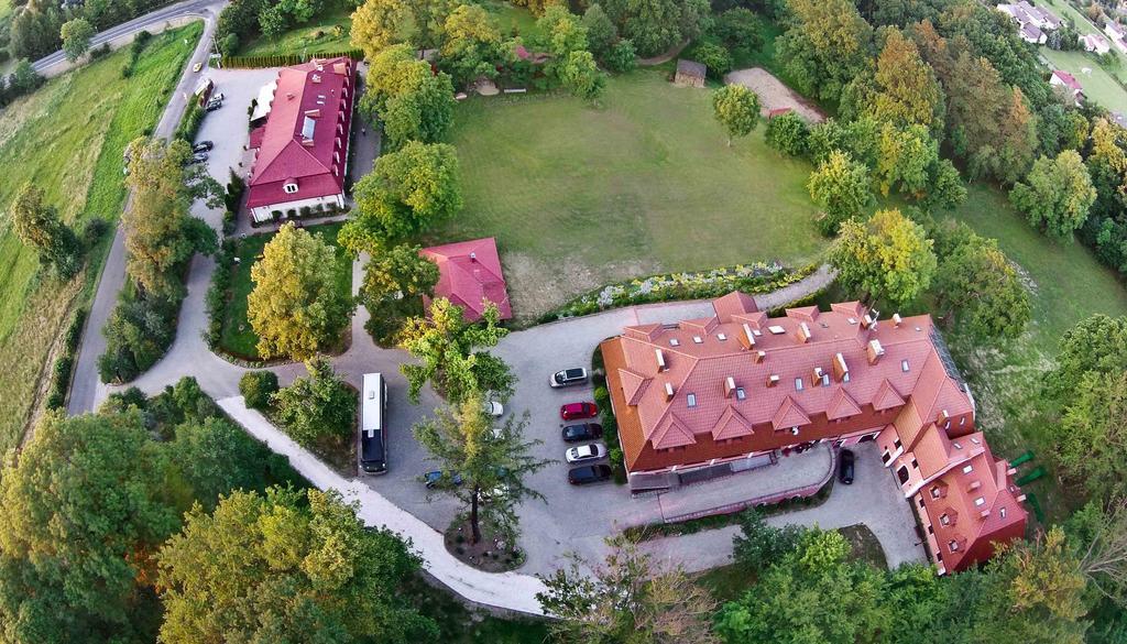 Dwor Ostoia Hotel Rymanów Exterior foto