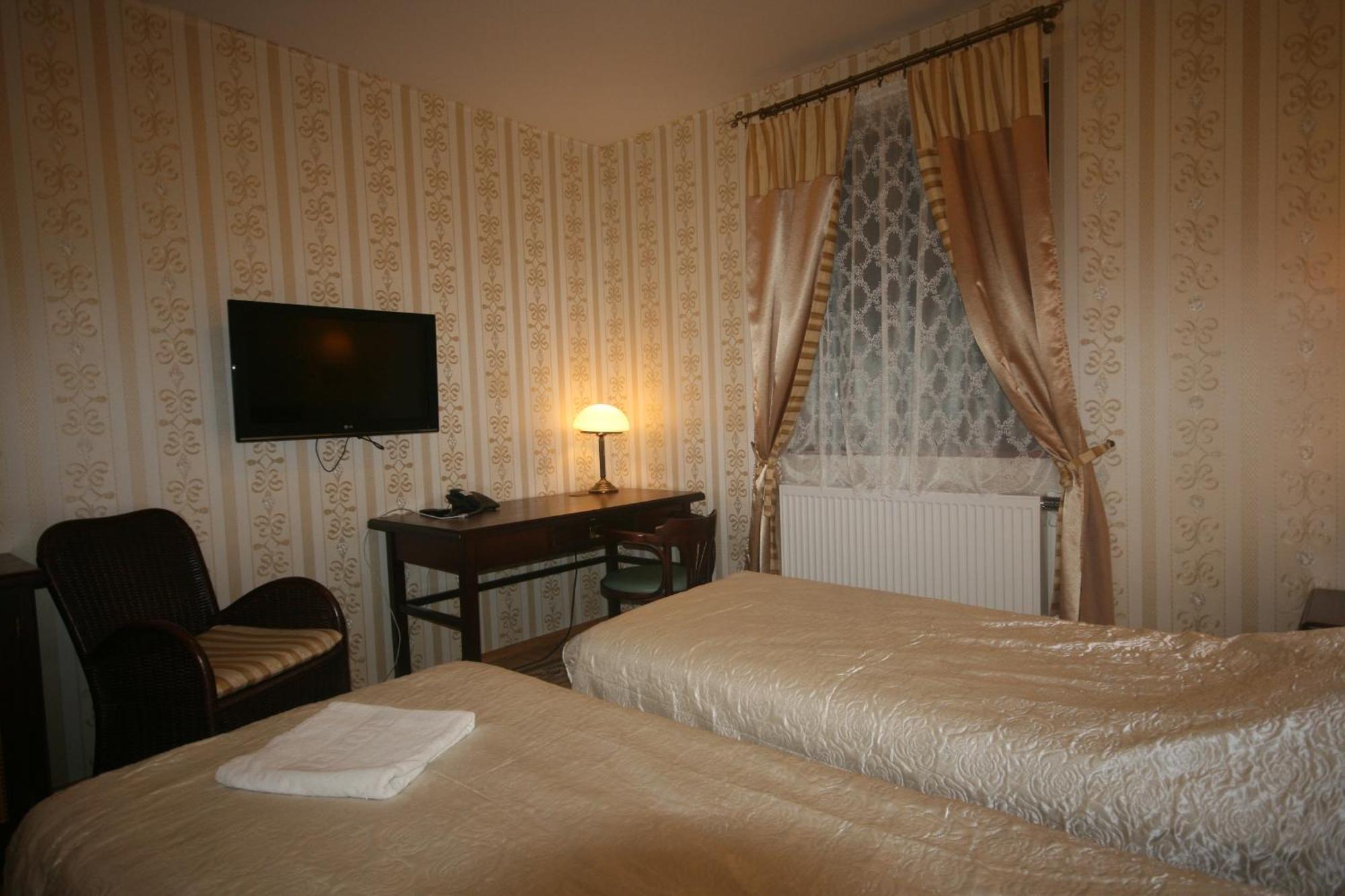 Dwor Ostoia Hotel Rymanów Cameră foto
